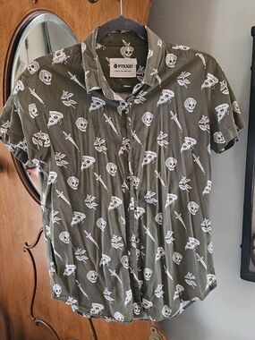 Olive Green Short-Sleeve Button-Up Shirt with White Skull Print